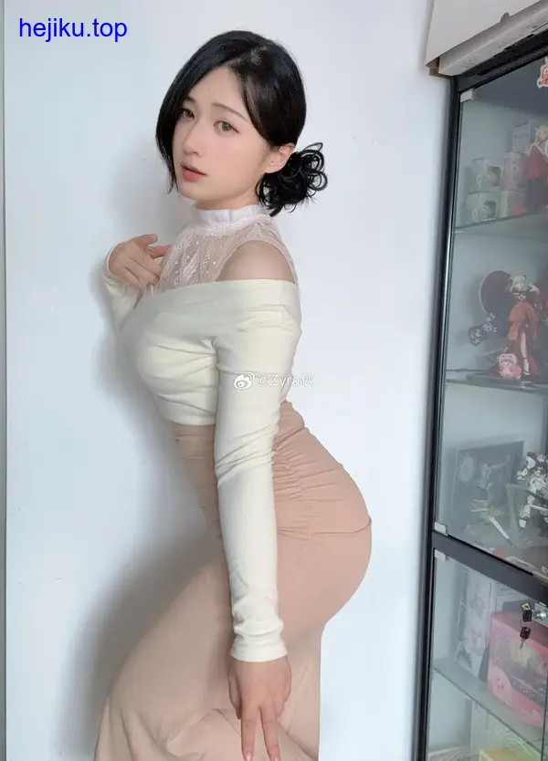 Zyra秋cosplay的那些惊艳瞬间，你绝对不能错过 - 图2