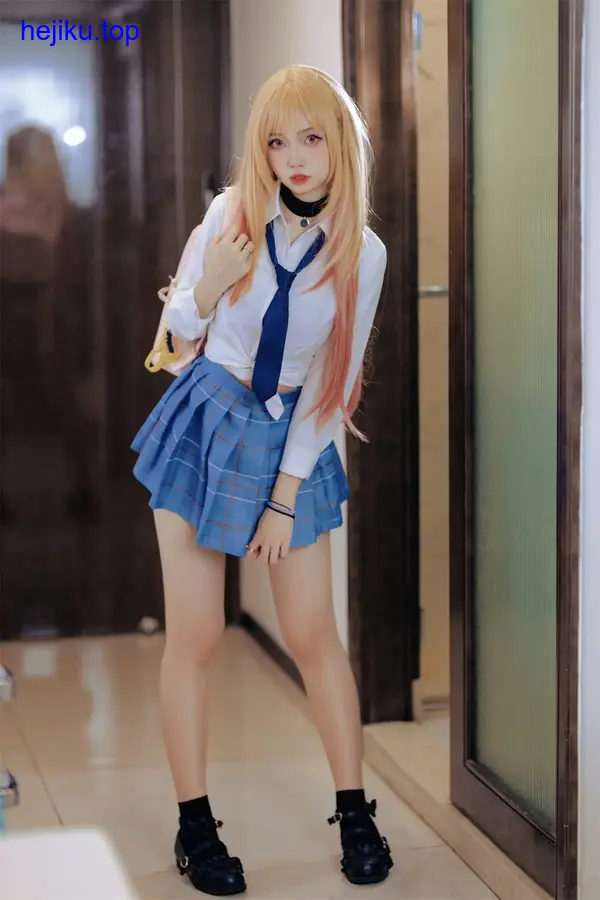 洛桑w伊梓写真高清局部，发丝和服装纹理清晰可见